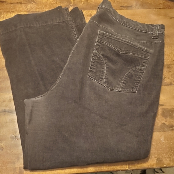 VENEZIA size 22 Average black corduroy jeans Altered to 28" inseam. - Picture 3 of 6